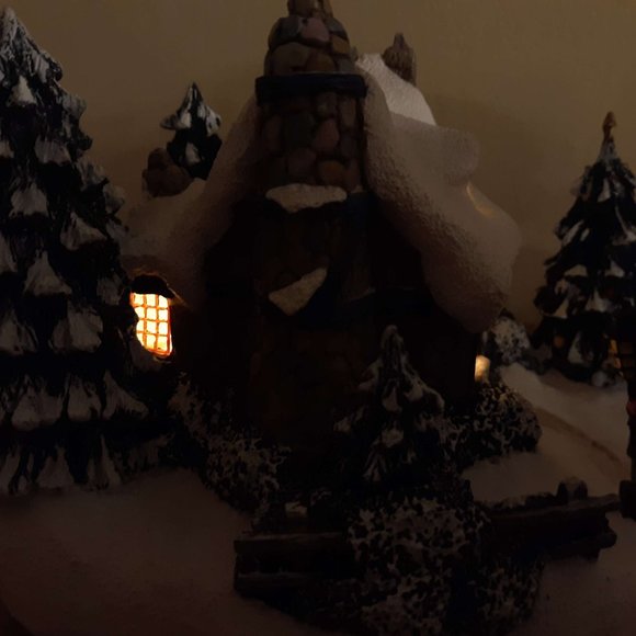 Thomas Kinkade | Painter of Light stonehearth hutch Christmas house (LIGHTS UP) - Picture 6 of 10